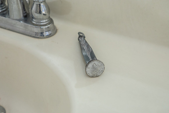 both master sinks had the drain stop out, not sure if broken